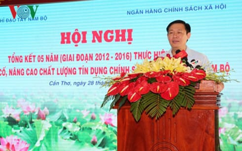 Ủy viên Bộ Chính trị, Phó thủ tướng Chính phủ Vương Đình Huệ chủ trì hội nghị.